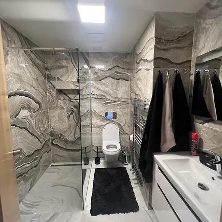 Luxusní Grand V Centru Harrachova Se Soukromou Mega Terasou, S Možností Dobíjení Wallbox Ev A Výhledem Na Harrachovský Kostelíček Apartmán