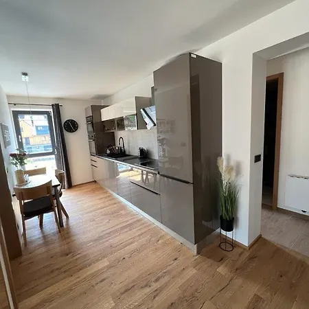 Luxusní Grand V Centru Harrachova Se Soukromou Mega Terasou, S Možností Dobíjení Wallbox Ev A Výhledem Na Harrachovský Kostelíček