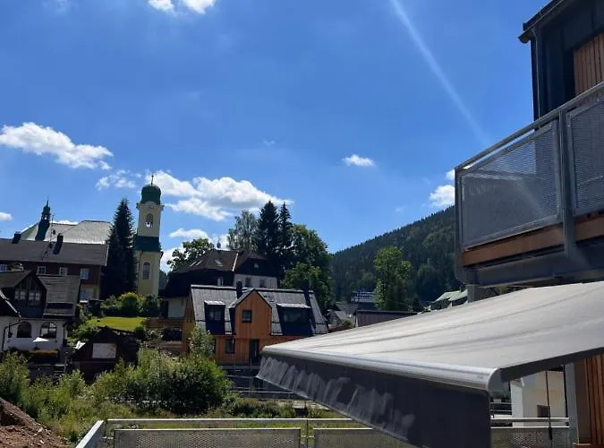 Luxusní Grand V Centru Harrachova Se Soukromou Mega Terasou, S Privátním Parkováním Zdarma, S Možností Dobíjení Wallbox Ev A Výhledem Na Harrachovský Kostelíček